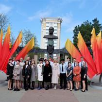 Митинг и торжественное возложение венков и цветов к памятнику великого Полководца
